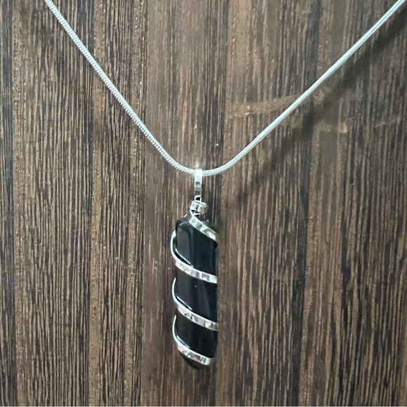 BLACK ONYX SILVER WRAPPED PROTECTION HEALING CRYSTAL AMULET PENDANT NECK… - Picture 1 of 3